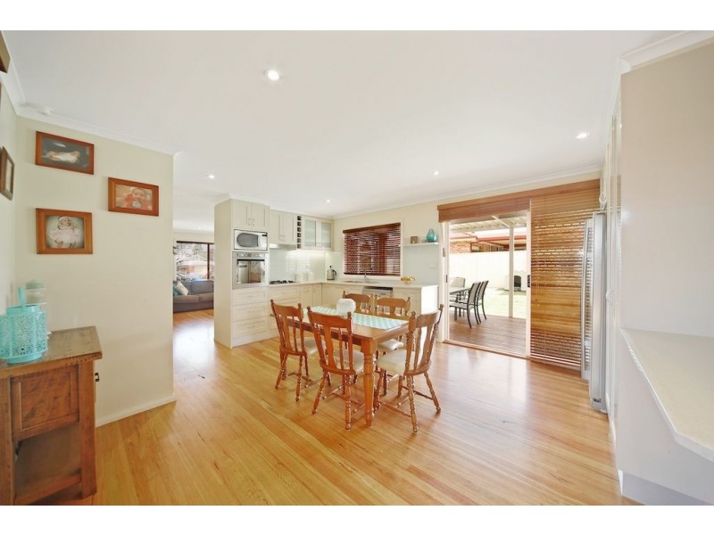 42 Larapinta Crescent, St Helens Park NSW 2560