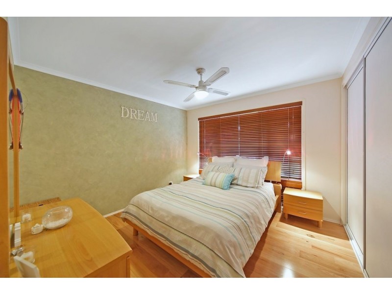 42 Larapinta Crescent, St Helens Park NSW 2560