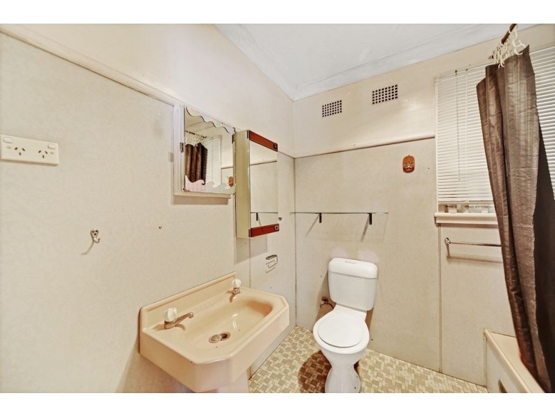 35 Brudenell Avenue, Leumeah NSW 2560