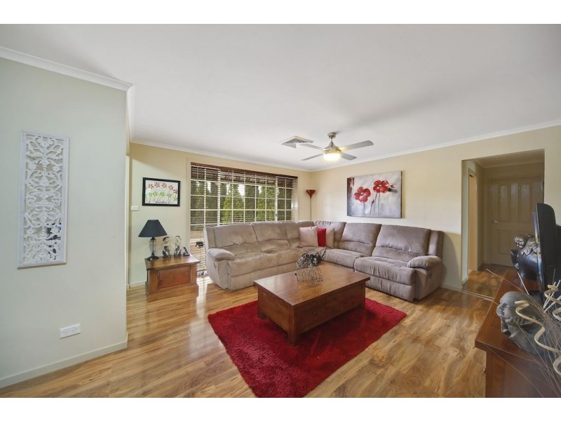 4 Iras Place, Rosemeadow NSW 2560