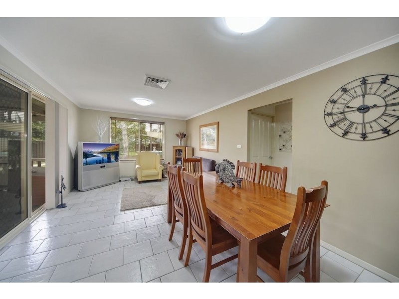 4 Iras Place, Rosemeadow NSW 2560