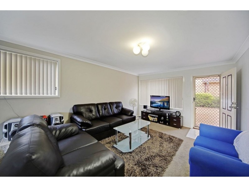 5/33 Woodhouse Drive, Ambarvale NSW 2560
