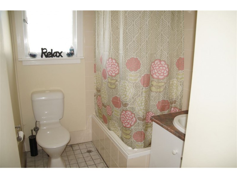 2 Milton Crescent, Leumeah NSW 2560