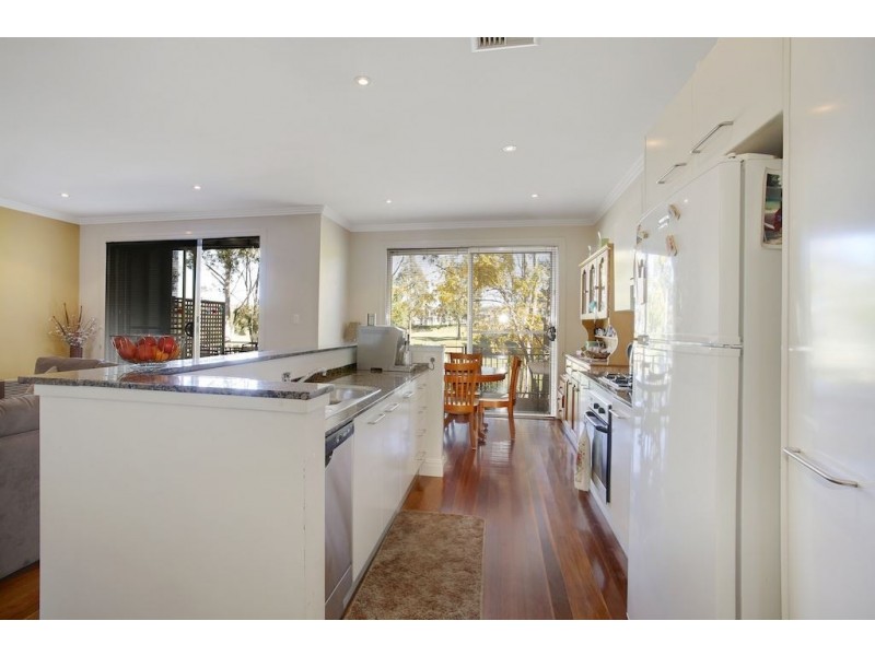 15 Jane Jarvis Way, Macquarie Links NSW 2565