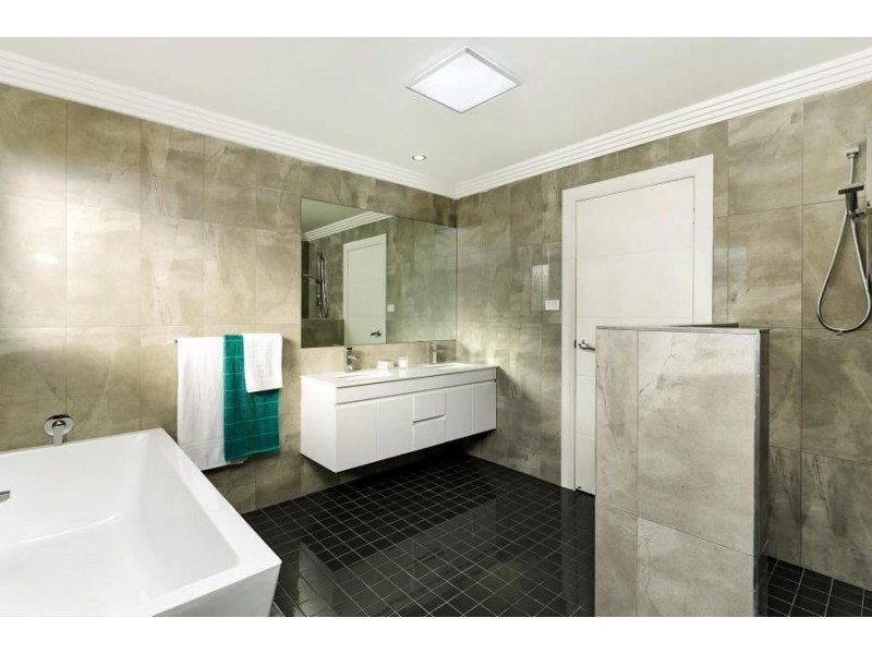 7a Figtree Crescent, Glen Alpine NSW 2560