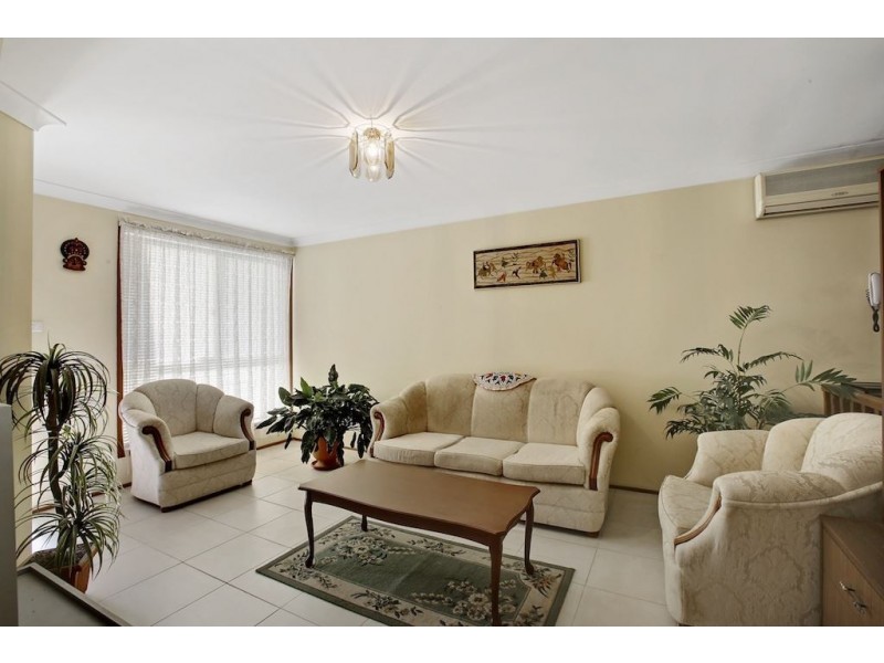 9 Selms Place, Minto NSW 2566