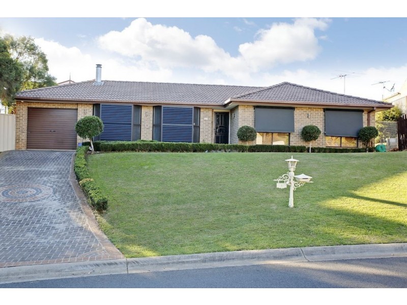 1 Seine Place, Kearns NSW 2558