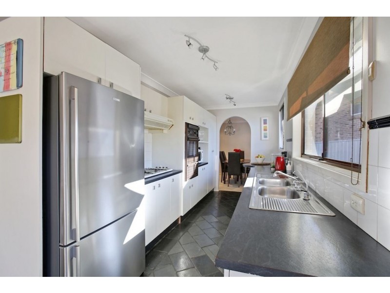 1 Seine Place, Kearns NSW 2558