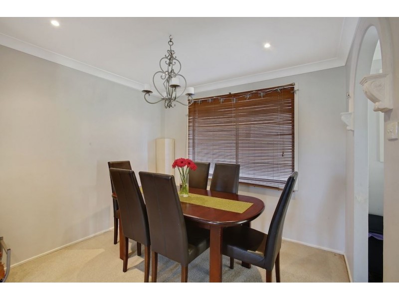 1 Seine Place, Kearns NSW 2558