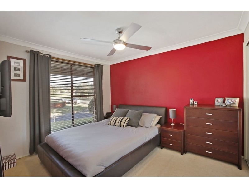 1 Seine Place, Kearns NSW 2558
