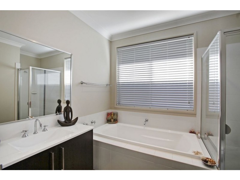 10 Greenhill Street, Spring Farm NSW 2570