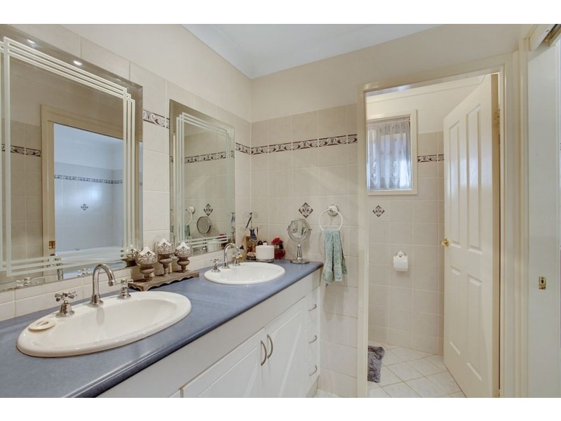 27 Macintyre Crescent, Ruse NSW 2560