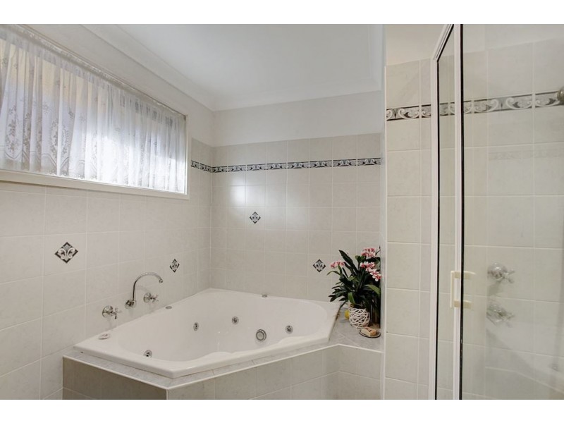 27 Macintyre Crescent, Ruse NSW 2560