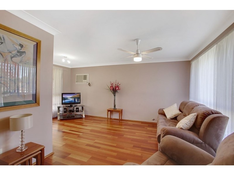 37 Balthasar Close, Rosemeadow NSW 2560