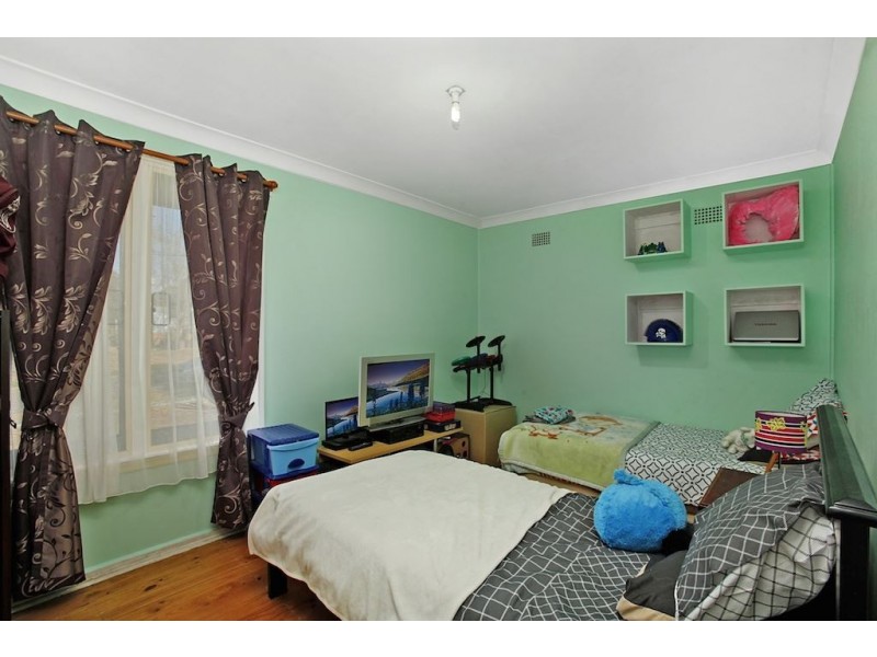 8 Stephenson Street, Leumeah NSW 2560