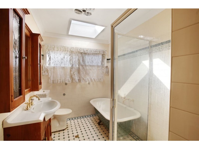 10 Blackbutt Avenue, Bradbury NSW 2560