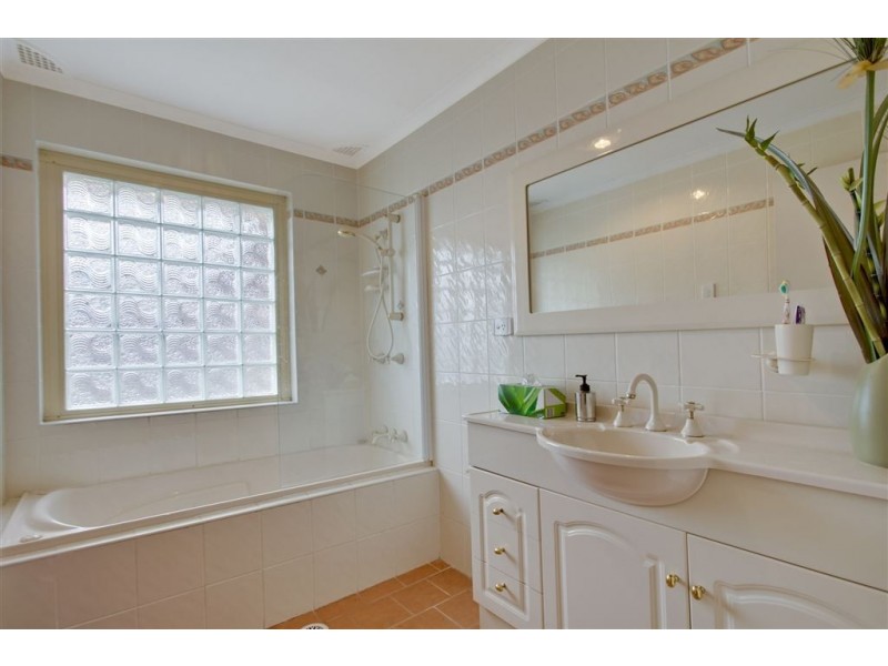 8 Thunderbolt Drive, Raby NSW 2566