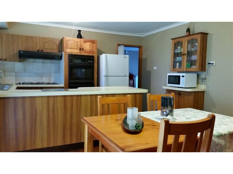 2 Karrabul Road, St Helens Park NSW 2560