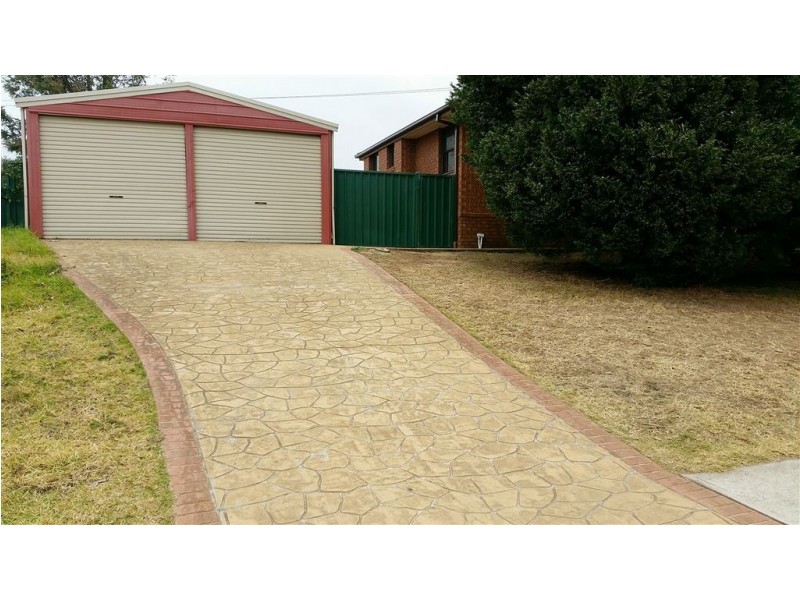 2 Karrabul Road, St Helens Park NSW 2560