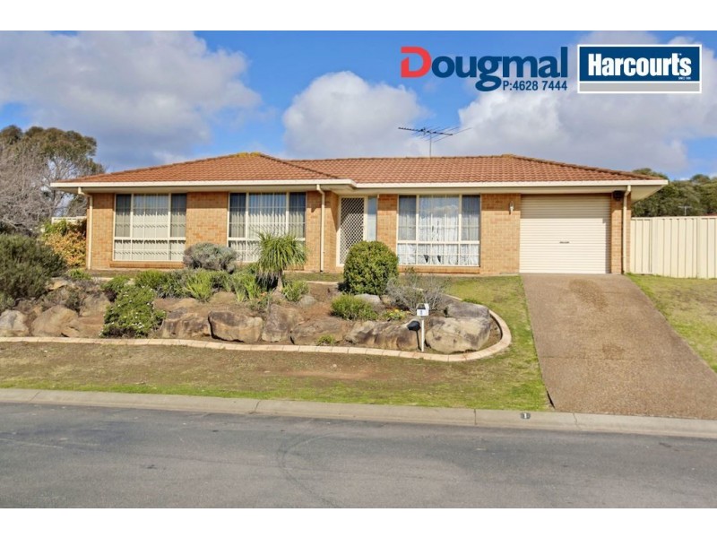 1 Mackillop Crescent, St Helens Park NSW 2560