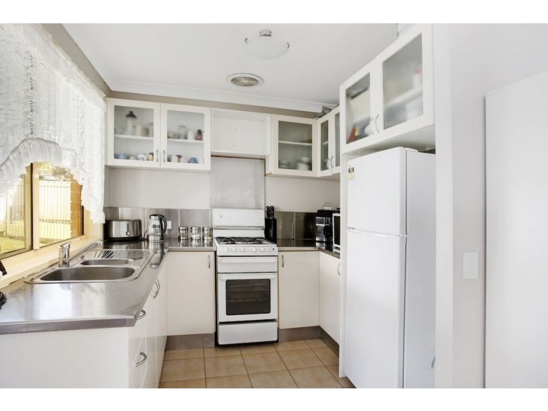 1 Mackillop Crescent, St Helens Park NSW 2560