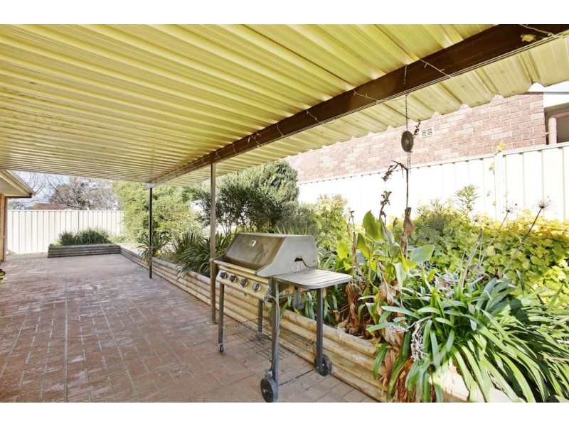 1 Mackillop Crescent, St Helens Park NSW 2560