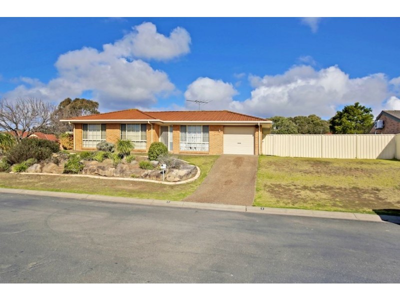 1 Mackillop Crescent, St Helens Park NSW 2560