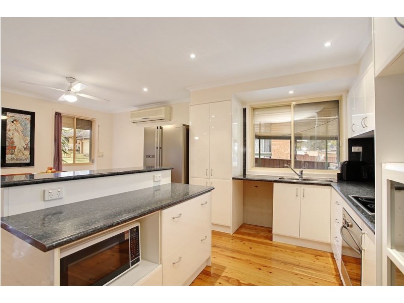 8 Fairlight Place, Woodbine NSW 2560