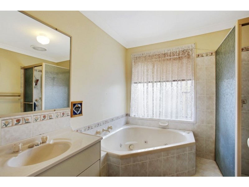 211 Englorie Park Drive, Glen Alpine NSW 2560