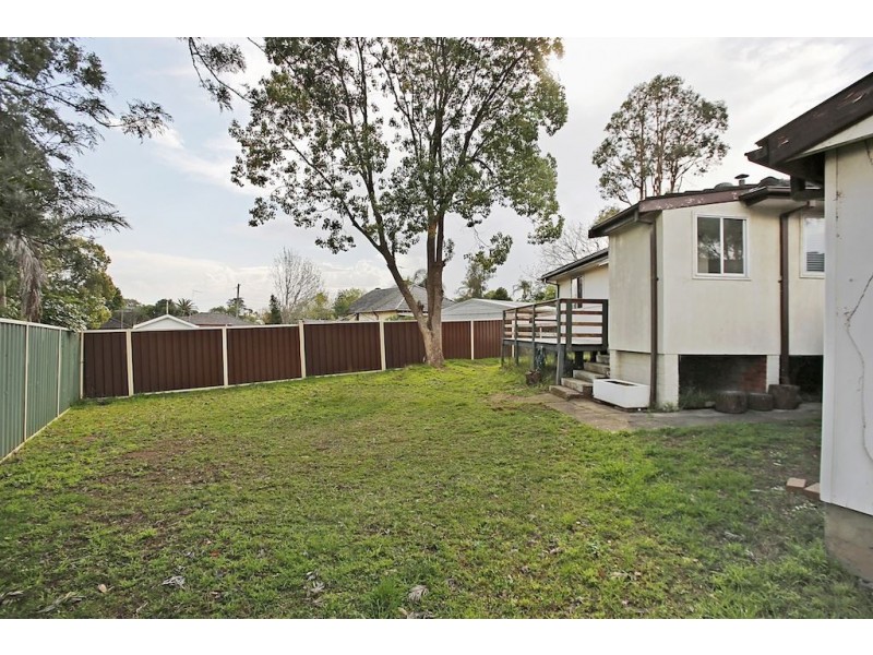 7 Stirling Place, Glenfield NSW 2167