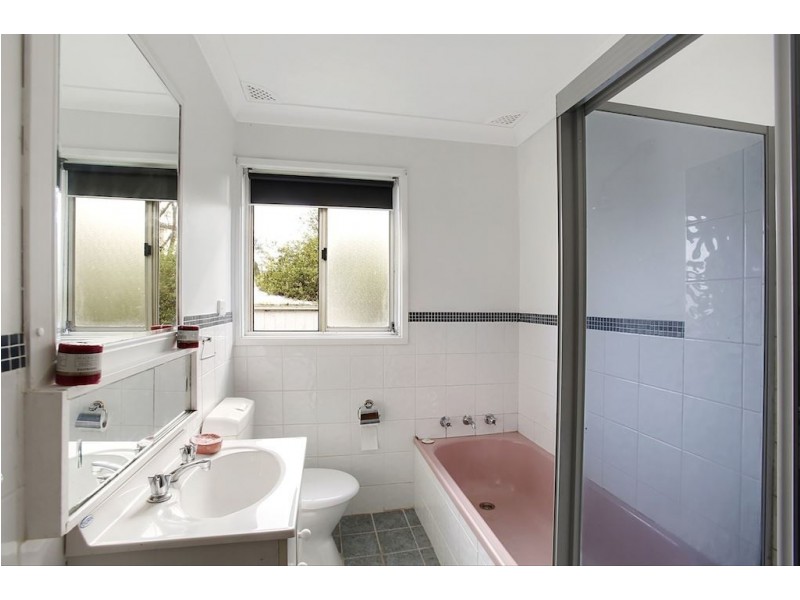 7 Stirling Place, Glenfield NSW 2167
