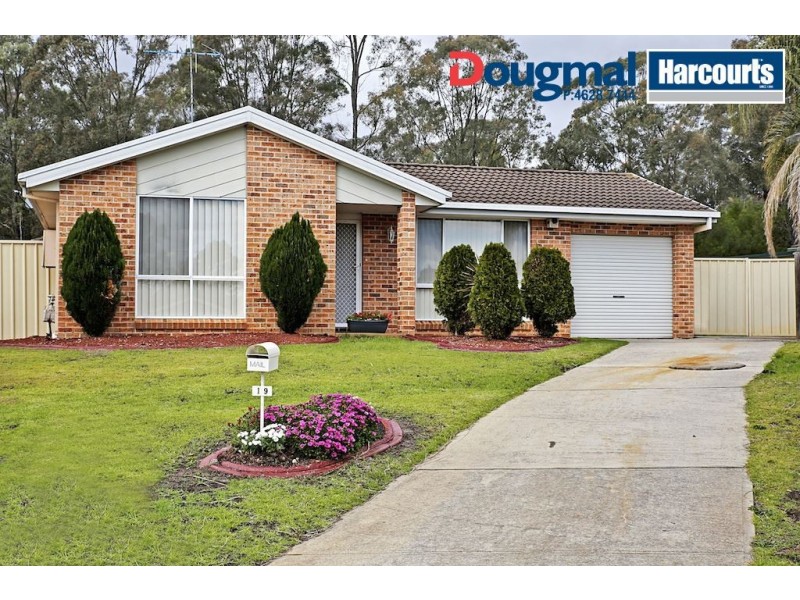 19 Briggs Place, St Helens Park NSW 2560