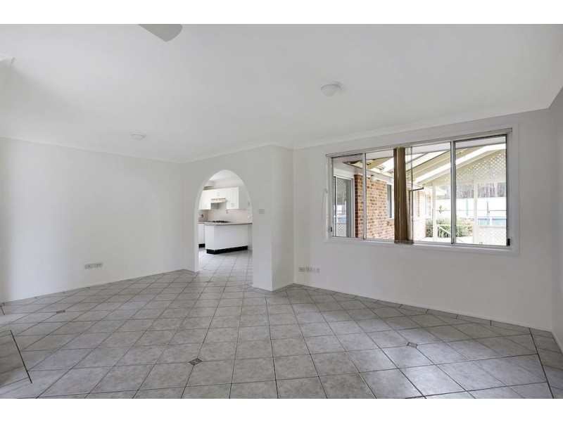 19 Briggs Place, St Helens Park NSW 2560