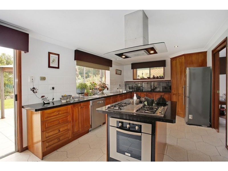 27 Mount Sugarloaf Drive, Glen Alpine NSW 2560