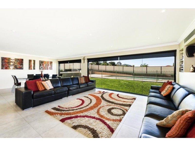 7 Miranda Place, Rosemeadow NSW 2560