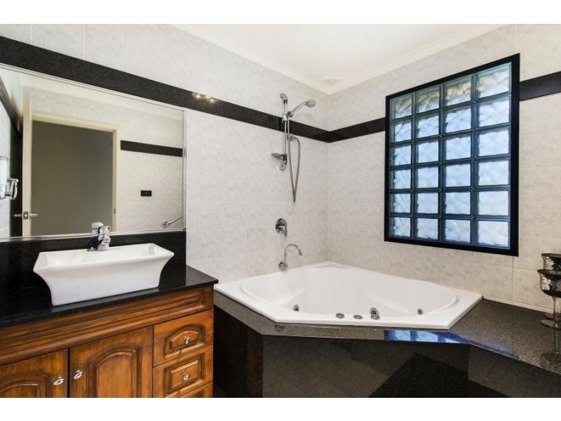 7 Miranda Place, Rosemeadow NSW 2560