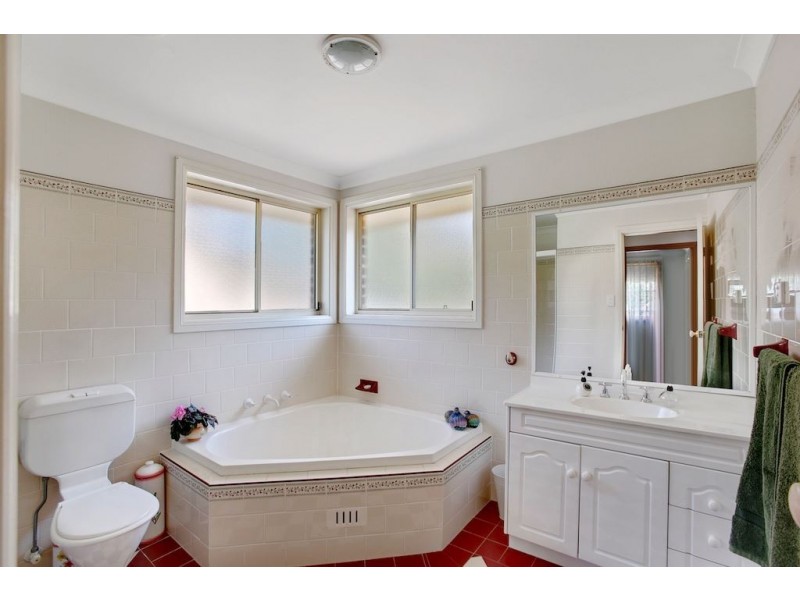 2 Mount Sugarloaf Drive, Glen Alpine NSW 2560