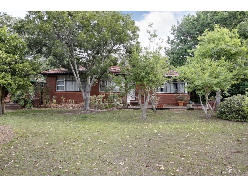 2 Sixth Avenue, Macquarie Fields NSW 2564