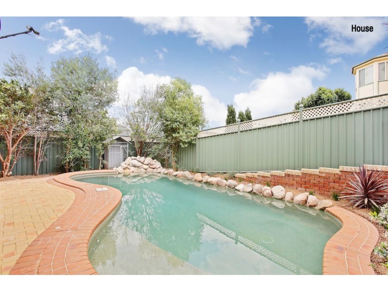 1 Strathmore Place, Glen Alpine NSW 2560