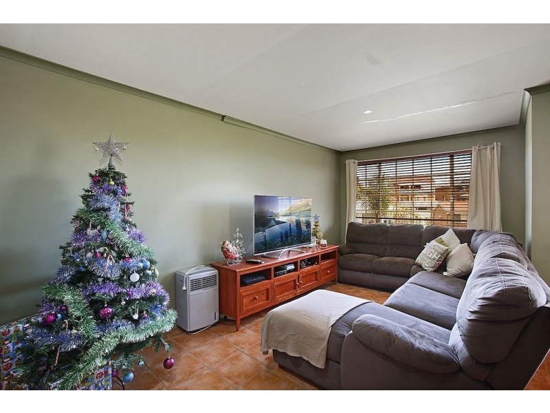1/49 Diamontina Avenue, Kearns NSW 2558