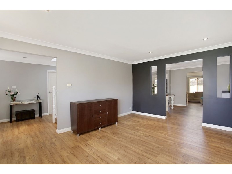 76 Crommelin Crescent, St Helens Park NSW 2560