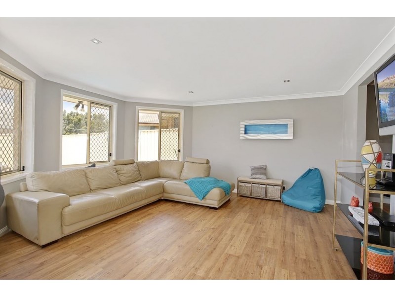 76 Crommelin Crescent, St Helens Park NSW 2560