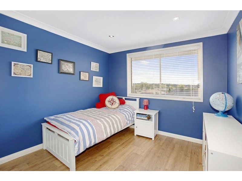 76 Crommelin Crescent, St Helens Park NSW 2560