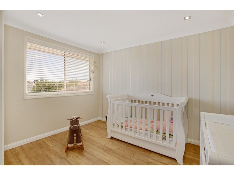 76 Crommelin Crescent, St Helens Park NSW 2560