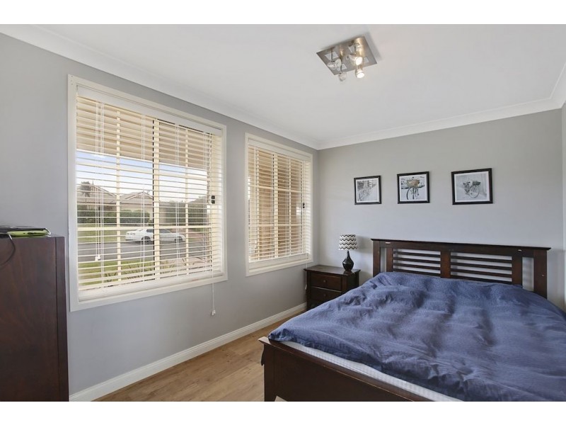 76 Crommelin Crescent, St Helens Park NSW 2560