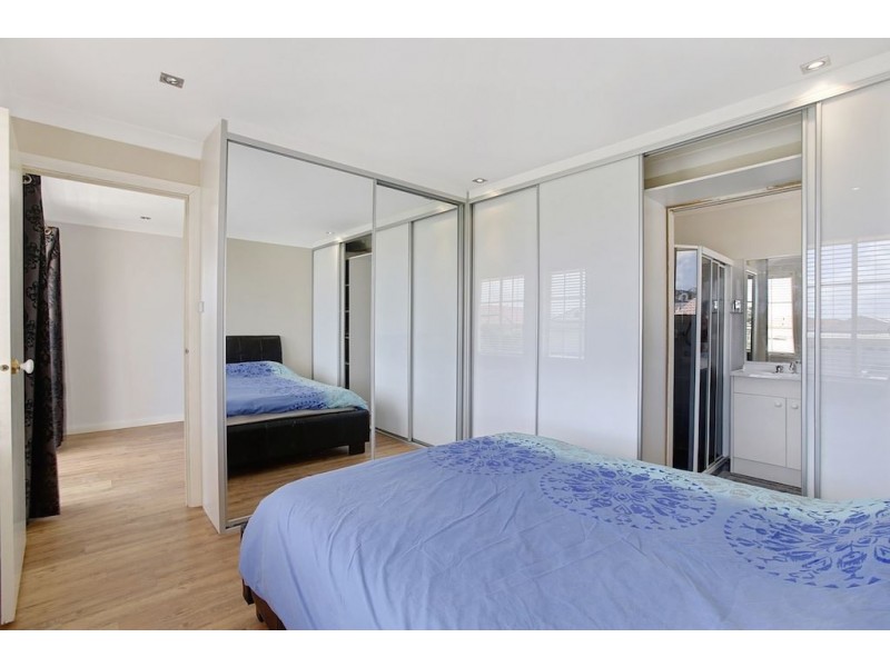 76 Crommelin Crescent, St Helens Park NSW 2560