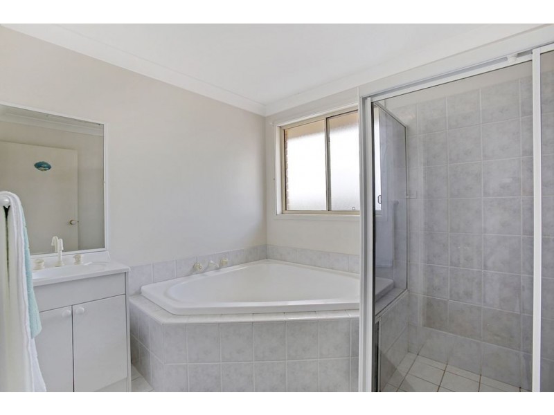 76 Crommelin Crescent, St Helens Park NSW 2560