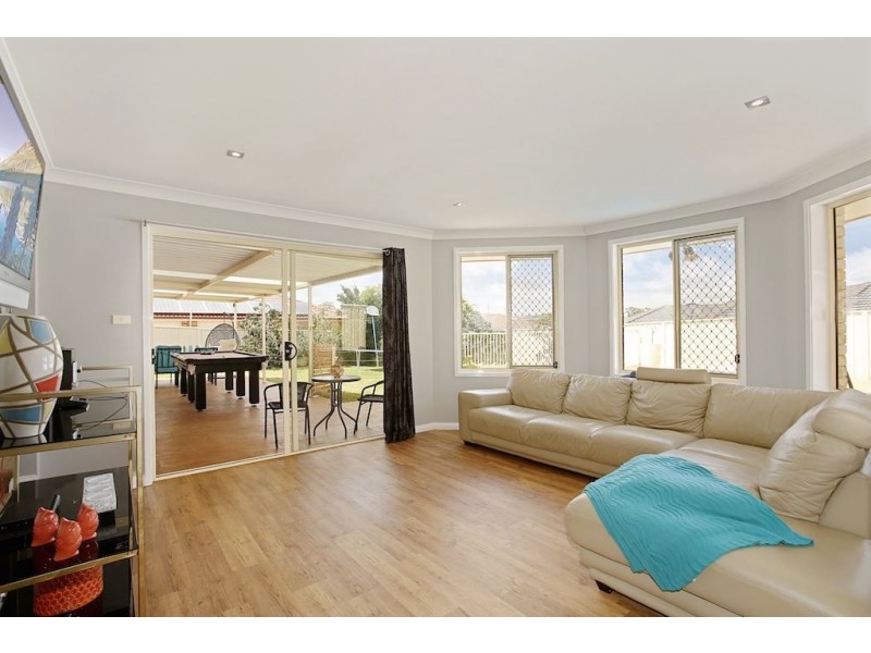 76 Crommelin Crescent, St Helens Park NSW 2560