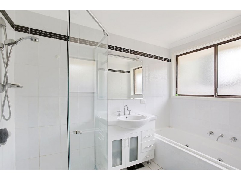 10 Carrington Circuit, Leumeah NSW 2560