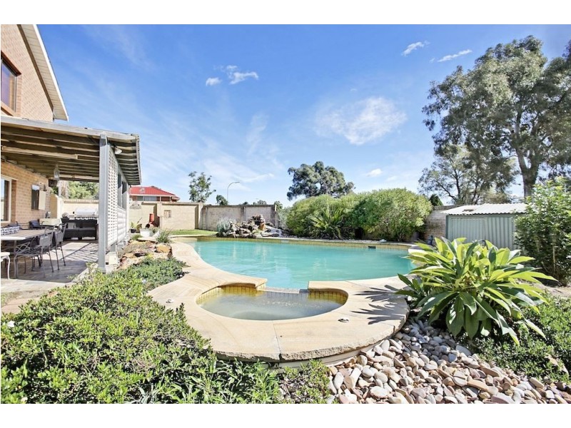 18 Chardonnay Ave, Eschol Park NSW 2558